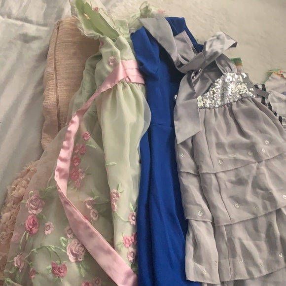 Dresses - Picture 4 of 5